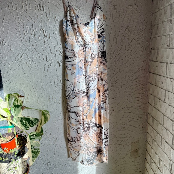Elliatt Dresses & Skirts - Elliatt Pastel Abstract Midi Dress